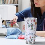 Vaso de 20oz con Tapa Personalizado con Tema de Costura Regalo de Cumpleaños para el Día de la Madre para Amante de la Costura