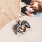 Collana fotografica personalizzata con ali di cuore vintage e zircone Regalo di anniversario di San Valentino per le donne