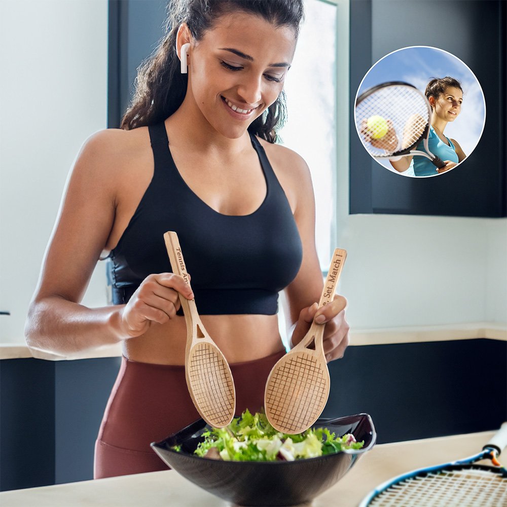 Personalisierte Salatservierer aus Holz im Tennisschläger-Design