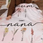 Personalisierte Geburtsblume Flanneldecke Sherpa-Decke mit Kindernamen „First Mama Now Oma“ Frauentag Muttertag Geschenk für Oma Mutter Familie