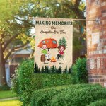 Bandera de jardín personalizada Making Memories One Campsite at a Time Regalo conmemorativo de aniversario para pareja