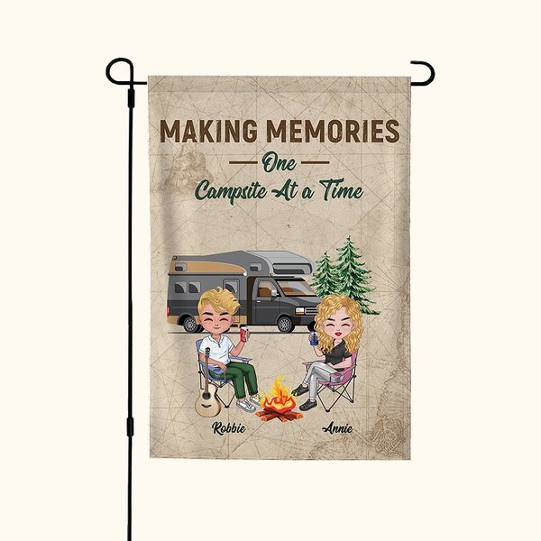 Personalizzato Making Memories One Campsite at a Time Bandiera da giardino Regali di anniversario per coppie di campeggiatori