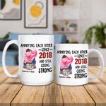 Tazza in ceramica bianca con cuore personalizzato e nome che si infastidiscono a vicenda da anni e continuano ad andare avanti Regalo di San Valentino