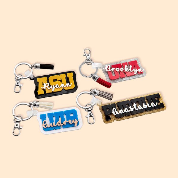 Gepersonaliseerde veelkleurige acryl College naam identiteit Tag 3D sleutelhanger tas Charm terug naar school afstuderen Gift voor student afgestudeer