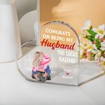 Personalizado You Lucky Bastard Placa de corazón de acrílico con nombres Decoración para el hogar Día de San Valentín Regalo de aniversario para la pa