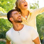 Lot de 2 Colliers Couple Personnalisés avec Nom Gravé Bijoux en Argent Sterling Forme Coeur Clé Cadeau de Saint-Valentin pour Couple