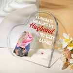 Personalizado You Lucky Bastard Placa de corazón de acrílico con nombres Decoración para el hogar Día de San Valentín Regalo de aniversario para la pa