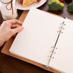 Personalisiertes Notebook Ringbuch Rezeptbuch mit Ledereinband und Gummiband Blumenmotiven Muttertag Geburtstag Geschenk für Damen Mutter