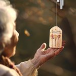 Personalised Vintage Birth Flower Wind Chime with Wood Plate Floral Garden Decor Mother's Day Birthday Gift for Mom Grandma