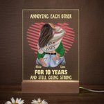 Placca personalizzata che si infastidisce a vicenda Luce notturna in acrilico con motivo a cuore lineare Decorazione da scrivania Regalo di San Valentino per la coppia