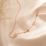 Personalisierte zierliche Sideway 1-6 Geburt Blume Birthstone Initial Halskette Muttertag Geburtstag Ruhestand Geschenk für sie