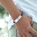 Personalizada Caduceo Vara de Asclepio Hecho a mano de identificación médica de alerta Pulsera de cuerda ajustable con texto grabado Protección de la 