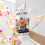 Gepersonaliseerde Busy City You Are Still Hotter Than This Coffee 20oz Skinny Tumbler Valentijnscadeau voor koppel