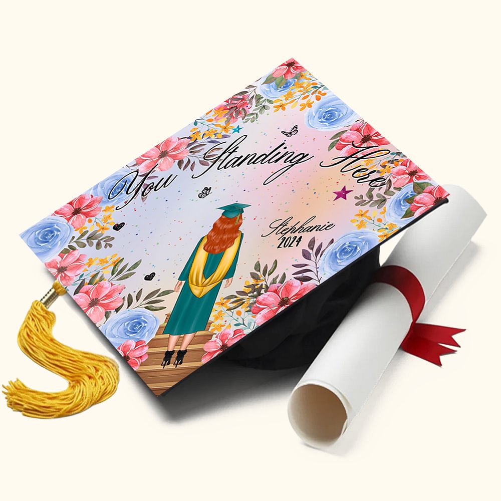 Décoration de casquette de diplômé personnalisée avec nom et année.