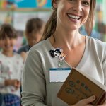 Personalizada Pintura Estilo Pet Retrato Insignia Carrete con Glitter Paw Print Charm para Veterinario Enfermera Pet Lover Regalo