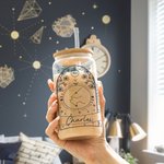 Personalisierte Zodiac Horoskop Glas Becher 20oz Floral Kaffeetasse mit Bambus Deckel und Stroh Geburtstag Geschenk für Sternzeichen Horoskop Liebhabe