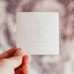 Tampon de Gaufrage Personnalisé avec Nom et Texte en Sac de Stockage Noir Pince à Gaufrer pour Librairie Cadeau Noël pour Lecteurs Club de Livres