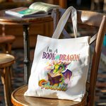 Personalisierte Ich bin ein Buch Drachen Cartoon Canvas Tragetasche mit bunten Namen Tote Bag Geburtstag Geschenk für Leser Drachenliebhaber