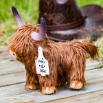 Giocattolo di peluche personalizzato Happy First Easter Brown Highland Cow con etichetta auricolare con nome Regalo di Pasqua per bambini amanti delle
