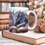 Tazza in ceramica con nome personalizzata Floral Book Dragon, tazza di caffè da 11oz/15oz, regalo di compleanno per gli amanti dei libri e dei draghi.