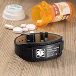 Bracelet d'Alerte Urgente Médicale Bracelet en Cuir Réglable Personnalisé avec Texte Gravé Cadeau pour Homme Femme