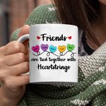 Gepersonaliseerde Friends Are Tied Together With Heartstrings Keramische Mok met 2-6 Namen Beste Vriendschap Kerst Verjaardagscadeau voor Zussen Besties