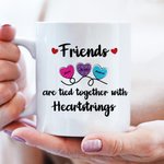 Gepersonaliseerde Friends Are Tied Together With Heartstrings Keramische Mok met 2-6 Namen Beste Vriendschap Kerst Verjaardagscadeau voor Zussen Besties