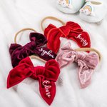 Personlig baby flicka sammet fluga pannband med namn flerfärgad hår tillbehör baby shower present för småbarn ny mamma