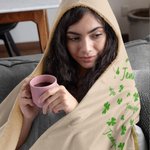 Couverture à Capuche Personnalisée avec Nom en Forme de Coeur de Trèfle Thème Irlandais Accessoire de Voyage Cadeau d'Anniversaire pour Maison Famille