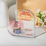 Targa in acrilico personalizzata con nome e caratteri per il giorno dell'anniversario di San Valentino.