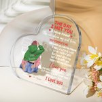 Placa acrílica personalizada con el nombre y los personajes de The Day I Met You Cozy Bed Design Heart Anniversary Gift for Couple