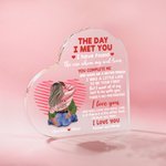 Targa in acrilico personalizzata con nome e caratteri per il giorno dell'anniversario di San Valentino.