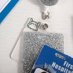 Gepersonaliseerde Kat Hond Paard Oren Lijn Acryl Badge Topper met Naam Creatieve ID-kaart Decoratie Dank u Gift voor Medische Werker Pet Lover