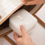 Boîte à Bijoux en Velours Accessoire de Voyage Personnalisé avec Nom et Initiale Gravés Motif Tournesol Cadeau Fête des Mères Anniversaire pour Femme