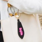 Clip en Cuir Personnalisé avec Nom de Style Poupée Rose Pince de Chapeau Accessoire de Voyage Cadeau pour Femme