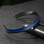 Personalisierte Polizei Thin Blue Line Armband mit eingraviertem Text Polizist Law School Graduierung Geschenke für ihn