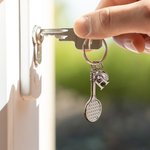 Llavero Personalizado Raqueta y Pelota de Tenis con Inicial Regalo de Cumpleaños para Amante de los Jugadores de Tenis