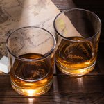 Personalisiertes 295 ml Whiskyglas im Ringinschrift-Design auf Schwarze Sprache mit Eingraviertem Namen Oktoberfest Geschenk für Tolkiens Fans