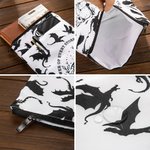 Personalisierte I AM INFINITE Drachen Wasserdichte Buchhülle mit Reißverschluss und Namen Große Kapazität Geburtstag Geschenk für Buchliebhaber