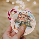 Henkilökohtainen elämä on parempaa koiran kanssa pyöreä keraaminen koriste punainen vaahteranlehti tausta joulu syntymäpäivälahja koiranrakastajaan