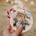 Gepersonaliseerd I Love You to the Moon and Back Rond Keramisch Ornament met Rode Esdoornblad Achtergrond Kerst Verjaardagscadeau voor Hondenliefhebbe