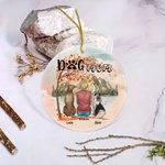 Gepersonaliseerde hond mam of hond pap ronde keramische ornament met rood esdoornblad achtergrond kerst verjaardagscadeau voor hondenliefhebber