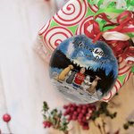 Personalisierte Leben ist besser mit einem Hund Runde Keramik Ornament mit Nacht Sternenhimmel Hintergrund Weihnachten Geburtstag Geschenk für Hundeli