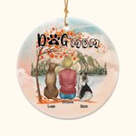 Gepersonaliseerde hond mam of hond pap ronde keramische ornament met rood esdoornblad achtergrond kerst verjaardagscadeau voor hondenliefhebber