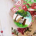 Personalizzato Mamma o papà di pelliccia Ornamento rotondo in ceramica con sfondo verde Regalo di Natale e compleanno per gli amanti dei cani