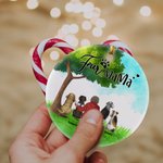 Personalizzato Mamma o papà di pelliccia Ornamento rotondo in ceramica con sfondo verde Regalo di Natale e compleanno per gli amanti dei cani