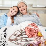 Personalisierte Schmetterling Geburt Blumenstrauß Fleece-Decke mit Namen und Jahr Garten Thema Mutter Geburtstag Geschenk für Mama Oma