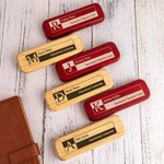 Personalisierte hölzerne Kugelschreiber Fall Set mit eingraviertem Initial und Text Geburtstag Büro Geschenk für Chef Coworker