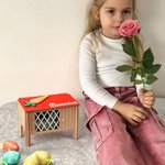 Personlig handgjord påskhare i trä med morotsmönster och namn Påskäggsjakt Present till barn