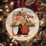 Gepersonaliseerd Forever in My Heart Rond Acryl Hangend Ornament met Rode Esdoornbladeren Achtergrond Kerst Verjaardagscadeau voor Hondenliefhebber